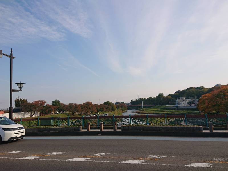 近所の河原でお散歩も♪