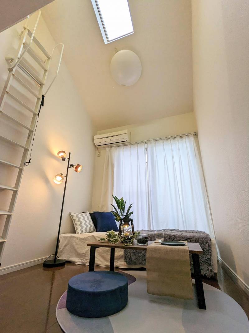 天窓があり開放感あるお部屋です♪※家具はイメージです。
