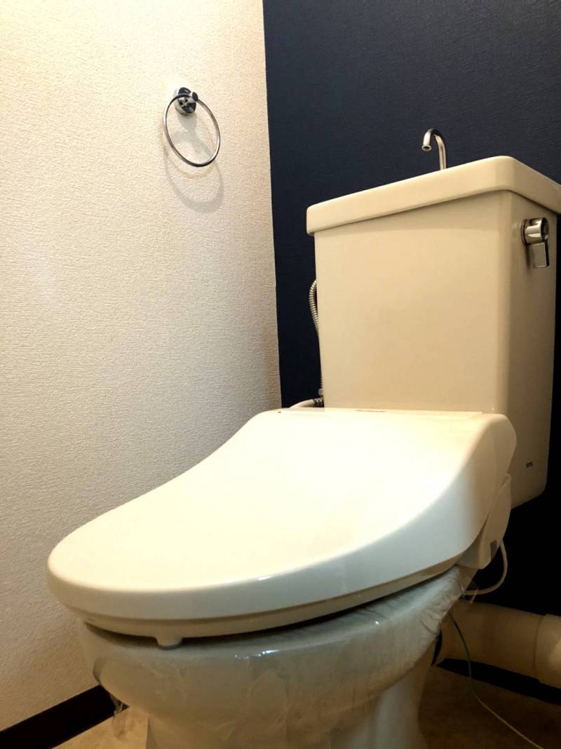 アクセントクロスで落ち着いたトイレ