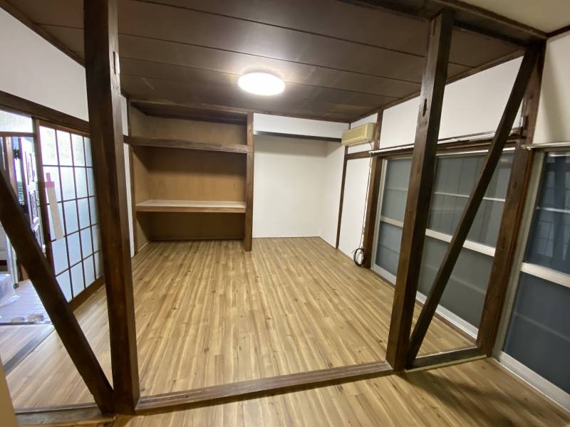 12畳のLDK。開放感ある空間。押し入れをデスクスペースへ！