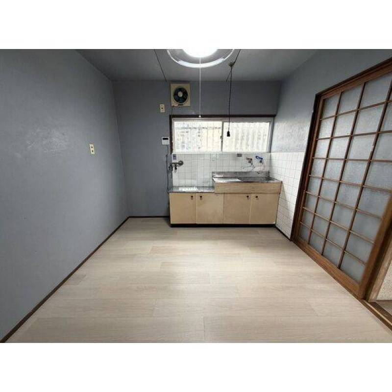 キッチン・ダイニングも広々しています。給湯器入替済。