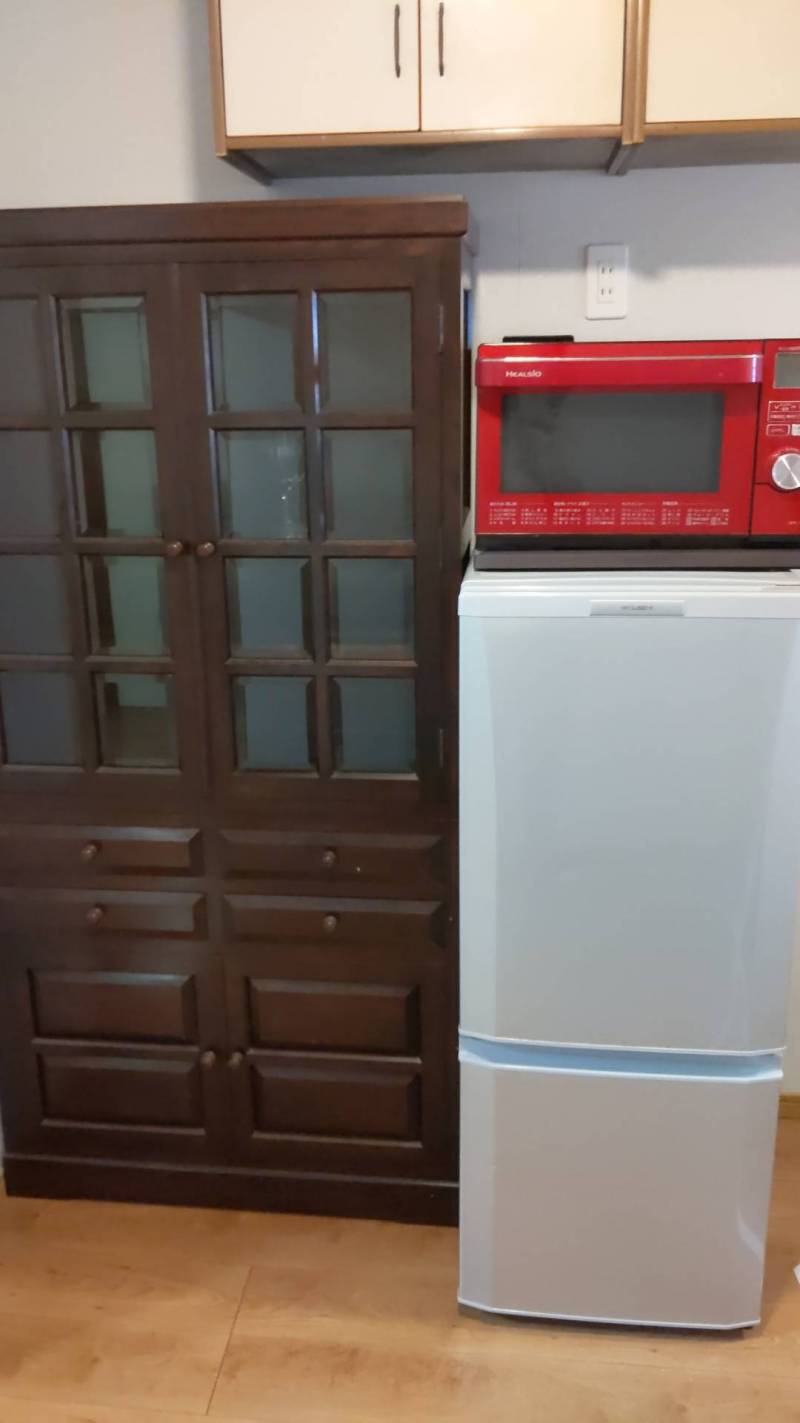 食器棚　冷凍冷蔵庫　電子レンジも付属です