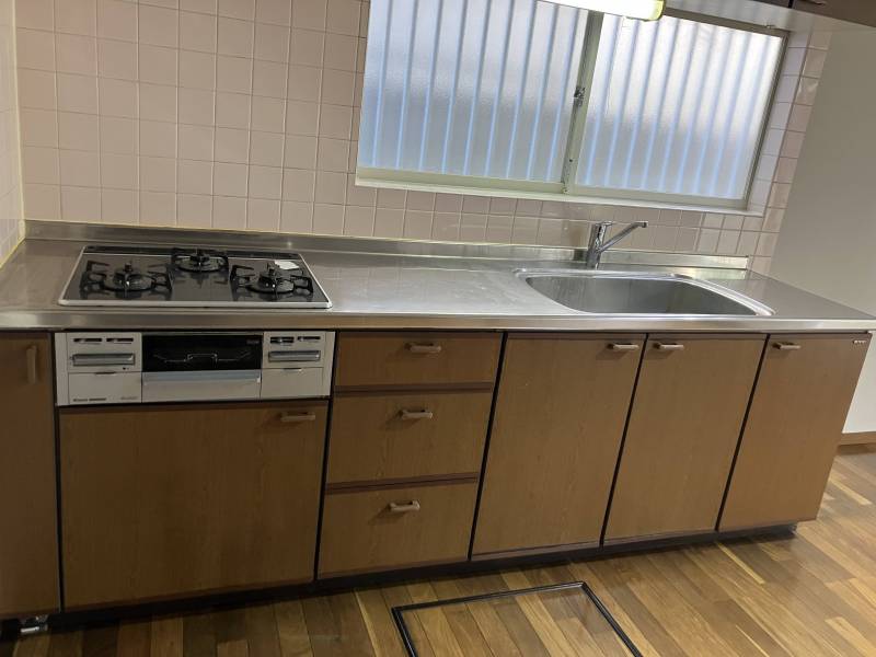 システムキッチン！床下収納あり