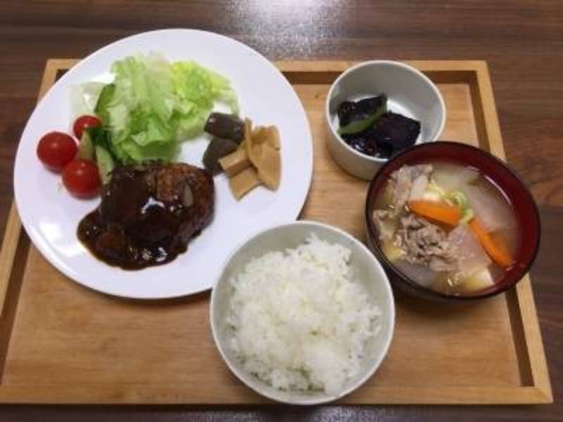 朝200円夕500円、毎日メニューを変えてバランスのいい食事