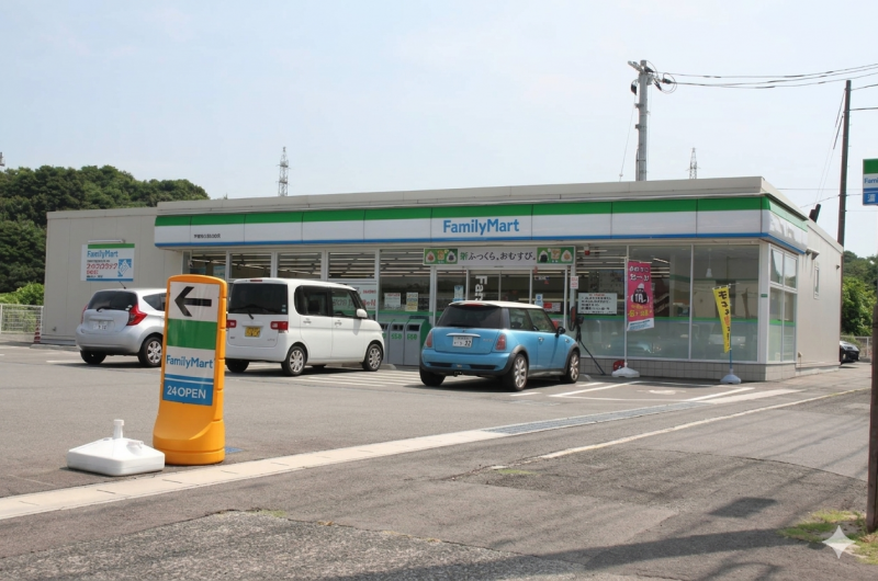 ファミリーマートまで徒歩5分