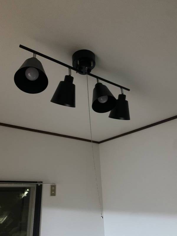 おしゃれな照明付きです♪