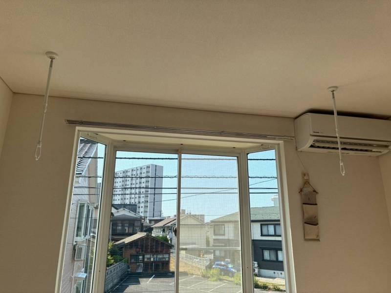 室内物干し機付きで部屋干しに便利です