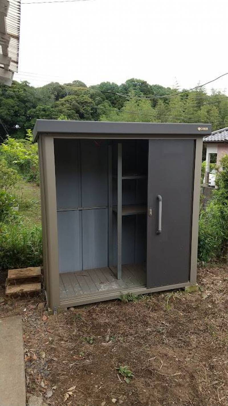 庭に物置あります