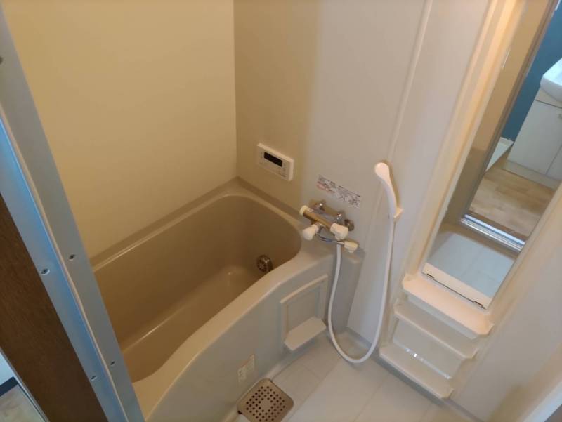 ﾊﾞｽﾙｰﾑ、十分お湯にどっぷりつかれるやつですね