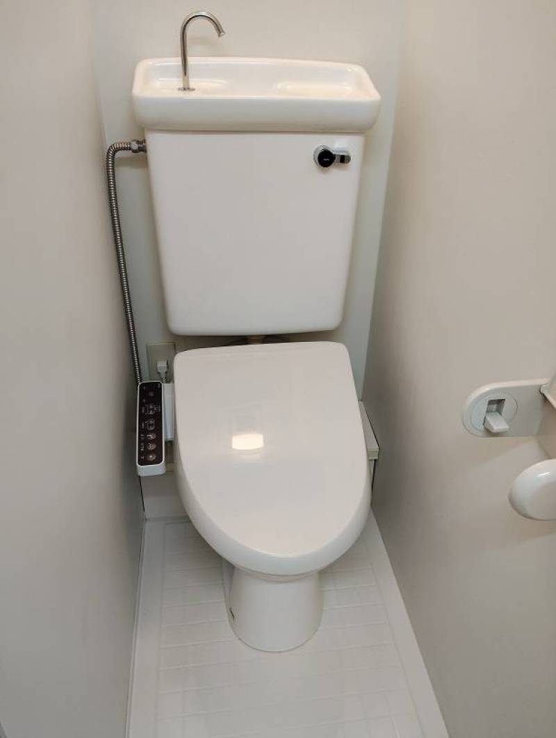 温水洗浄便座付きトイレ