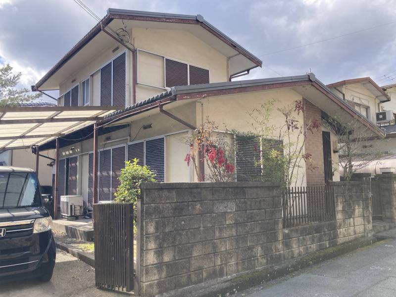 前面道路はほとんど車の往来なし