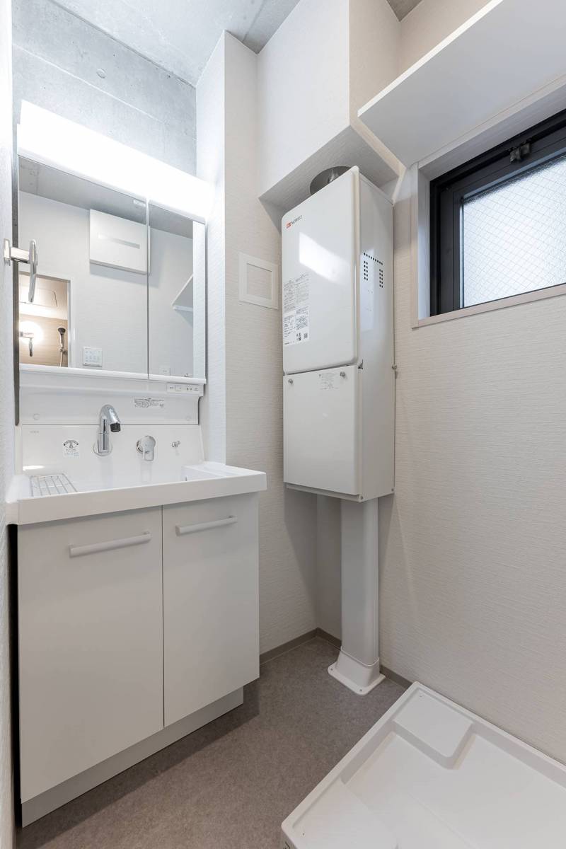 洗面台と室内洗濯機置場も使いやすくまとまっています。