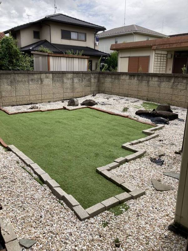 広々とした専用庭。犬小屋も置けます。