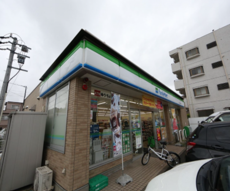 コンビニは200m圏内にございます。