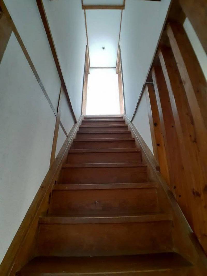 2階に続く階段です。