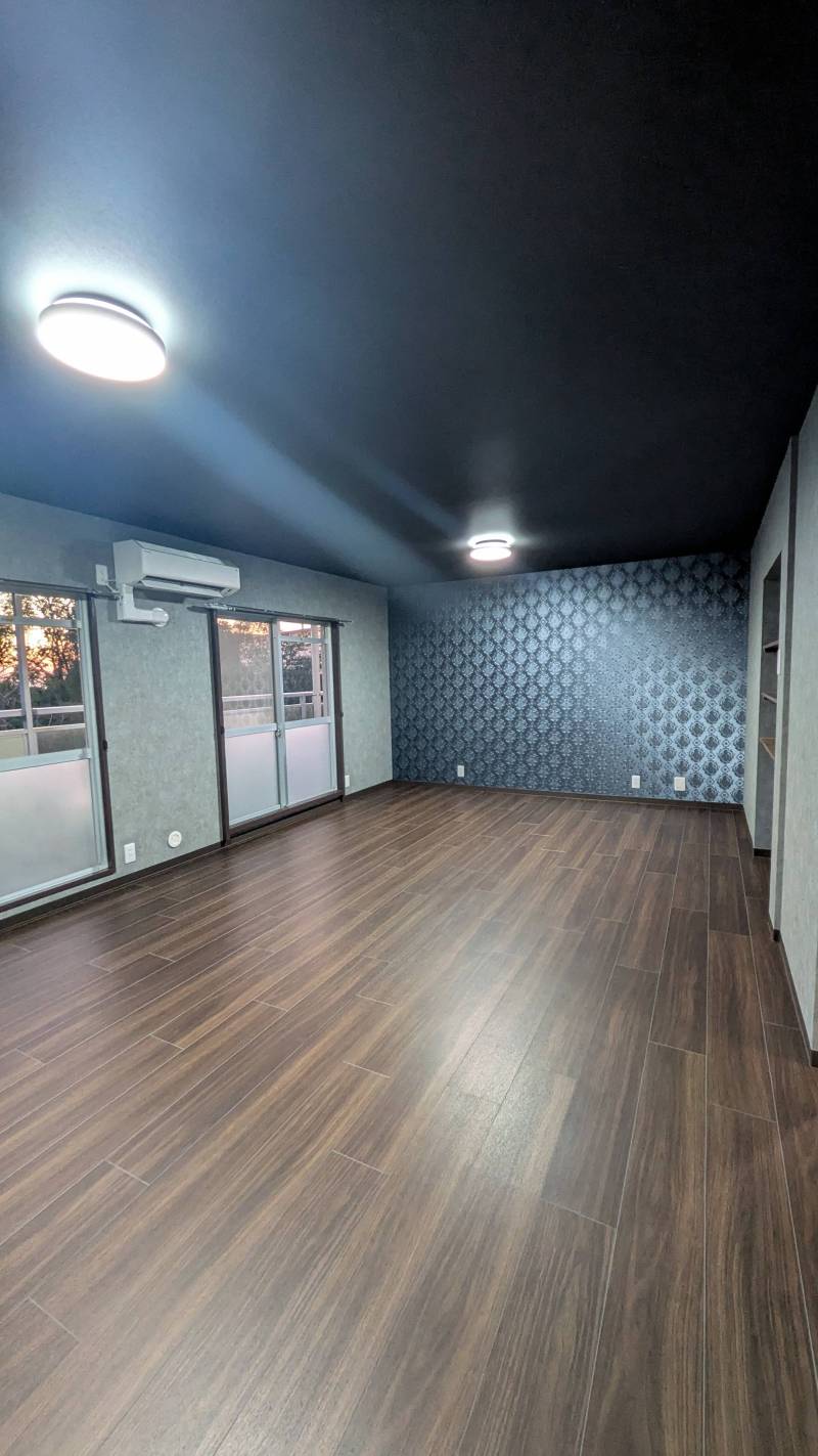 渋い内装が自慢です！