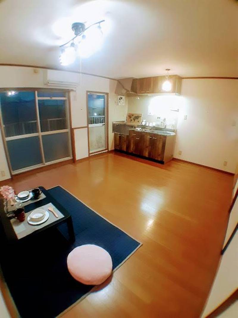 台所からリビング直結なので食事を運ぶのも楽々です！