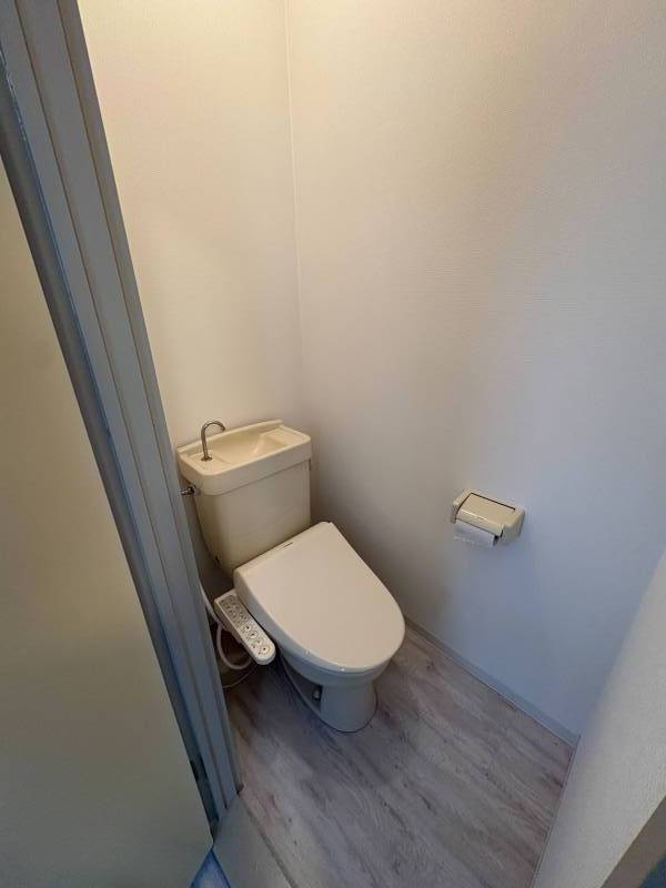 トイレもリフォームしており、もちろんウォシュレット付きです！