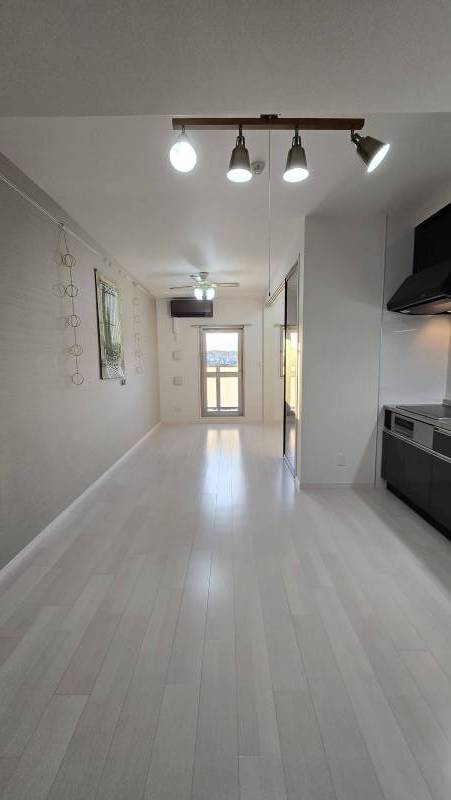 LDK12帖と広く、天井高2.6mです