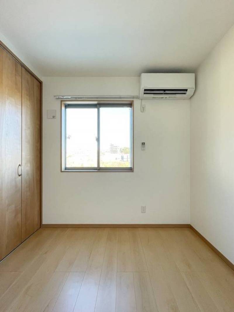 2階北側洋室
北側の部屋とは思えない明るさです。