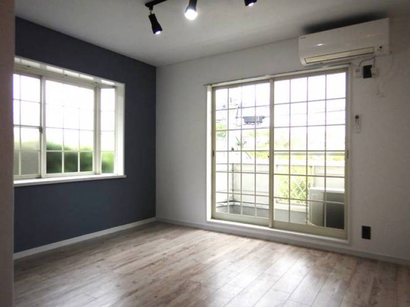 パレット西生田B　101
２面採光でとても明るいお部屋です。