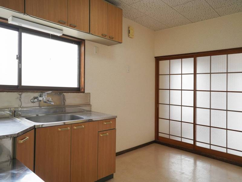 室内に洗濯機が置けます。