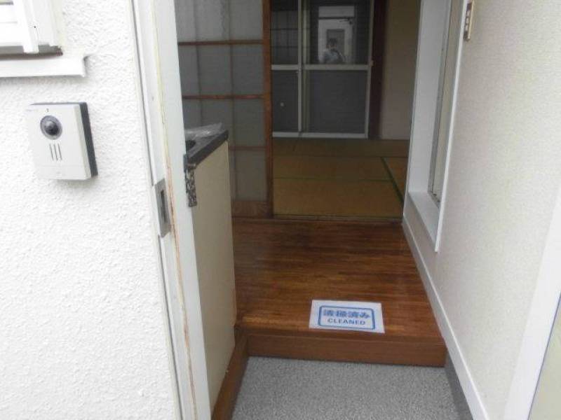 玄関は新しくしました。
