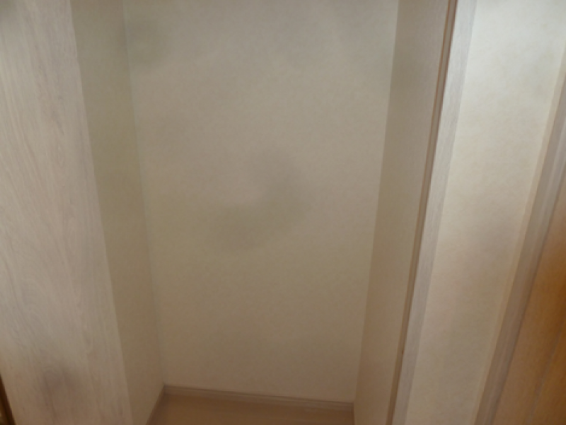 入口 収納庫
衣類の脱着に便利