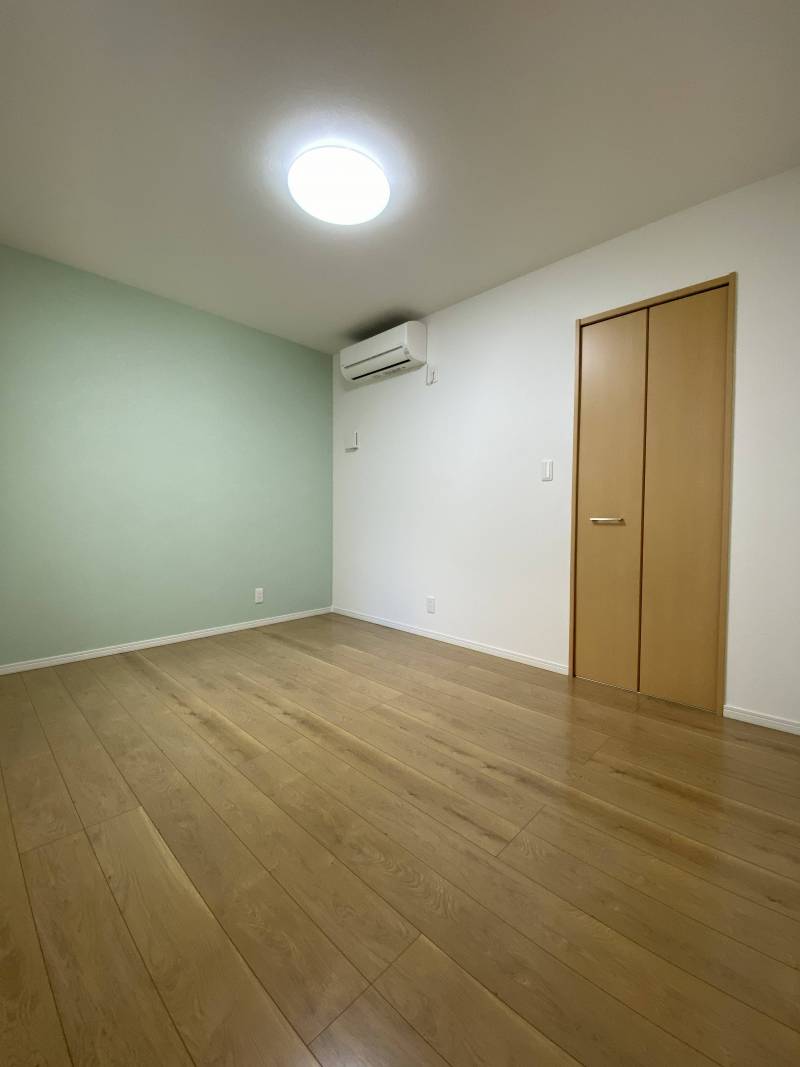 お洒落なアクセントクロスの洋室２部屋