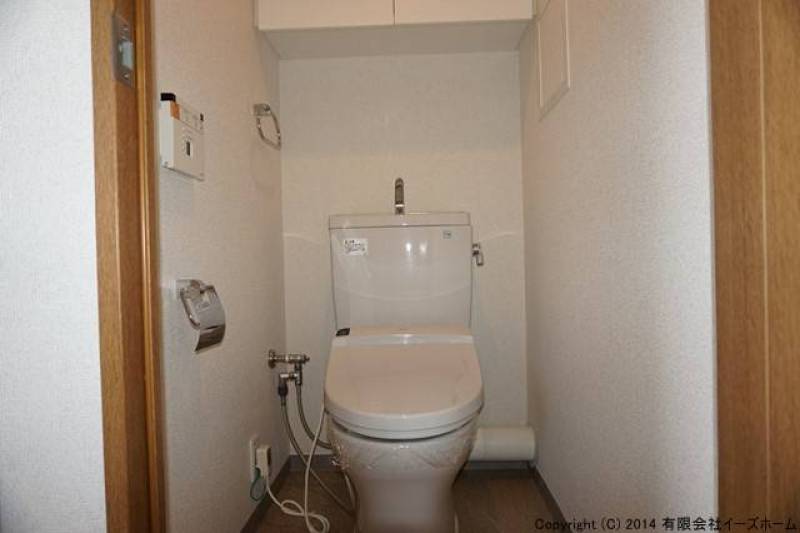 温水洗浄便座付きトイレです