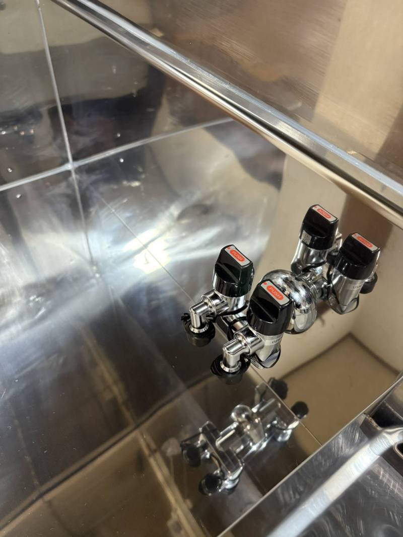 2口ガス栓 新品に交換済み