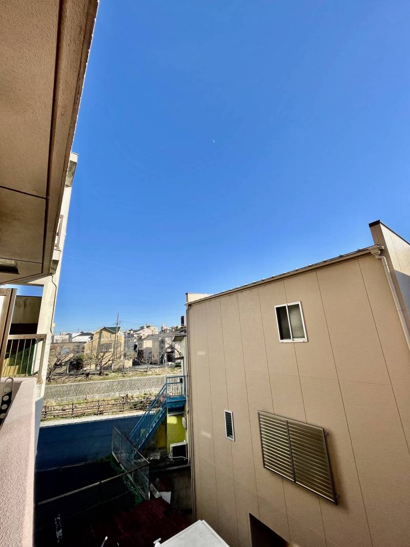 春はベランダから山崎川の桜が鑑賞無料 ♪