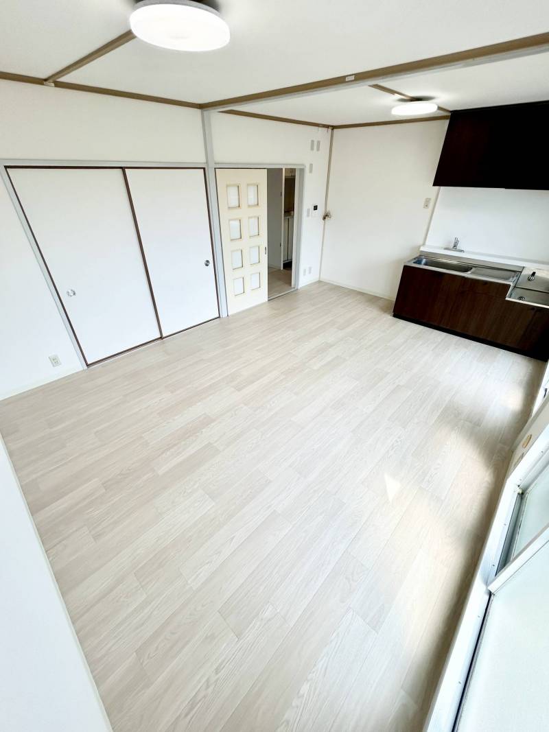家具を置いてない状態のLDKです♪広々使いやすい♪