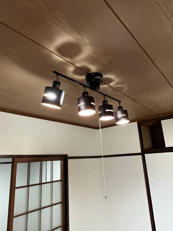 照明も付いていてすぐに住めます。