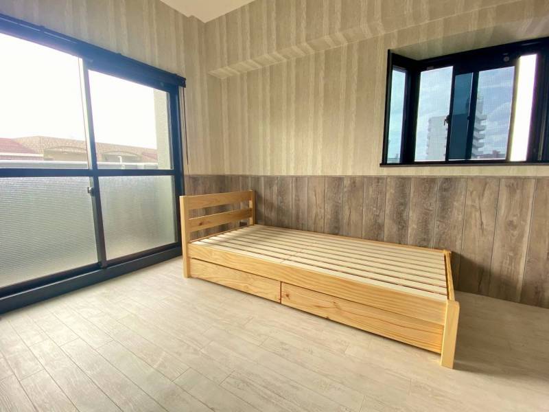 居室の南西側を見ています。