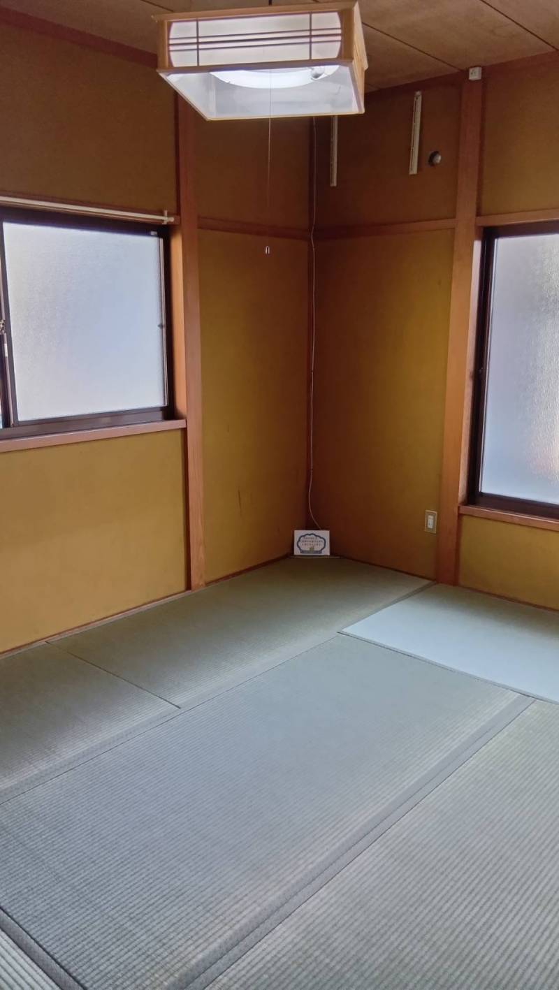 ２階和室です！押入収納、ベランダがあります♪