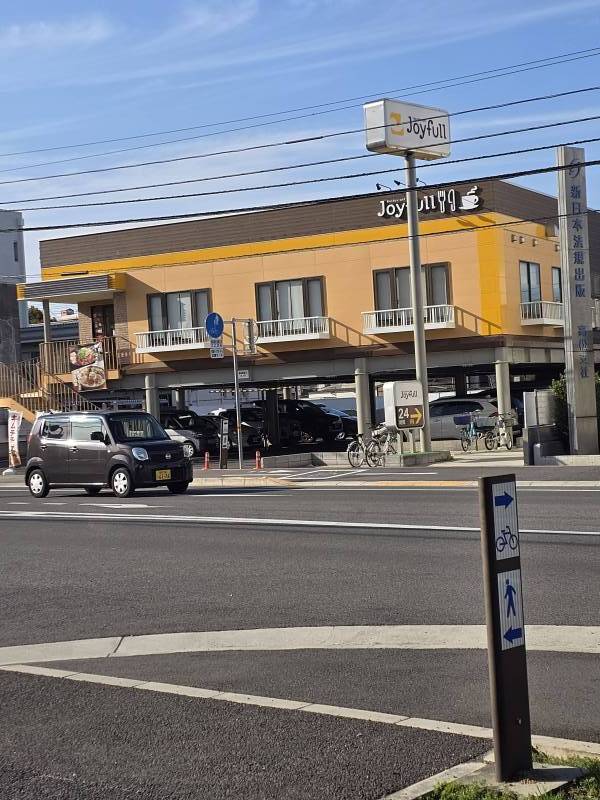 西２軒目に、レストランジョイフル高松扇町店(24時間営業）