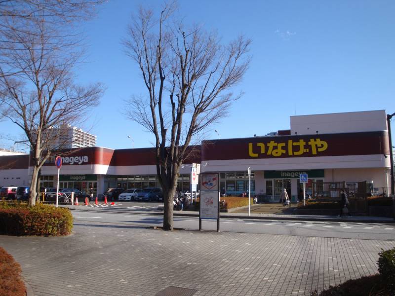 駅の反対側にはいなげや・期ビルには相鉄ローゼン
