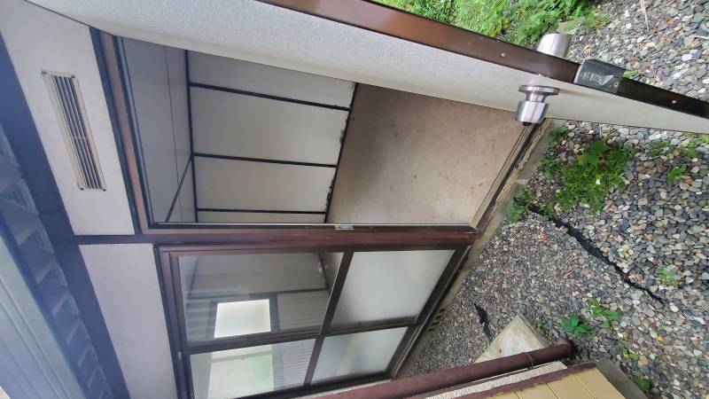 裏庭の広いスーペースの倉庫