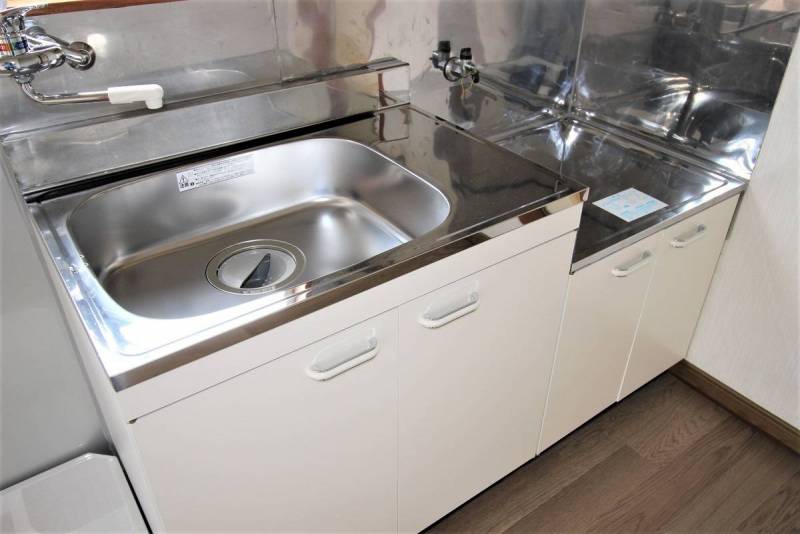 キッチンも新品、二口コンロが設置可能です。