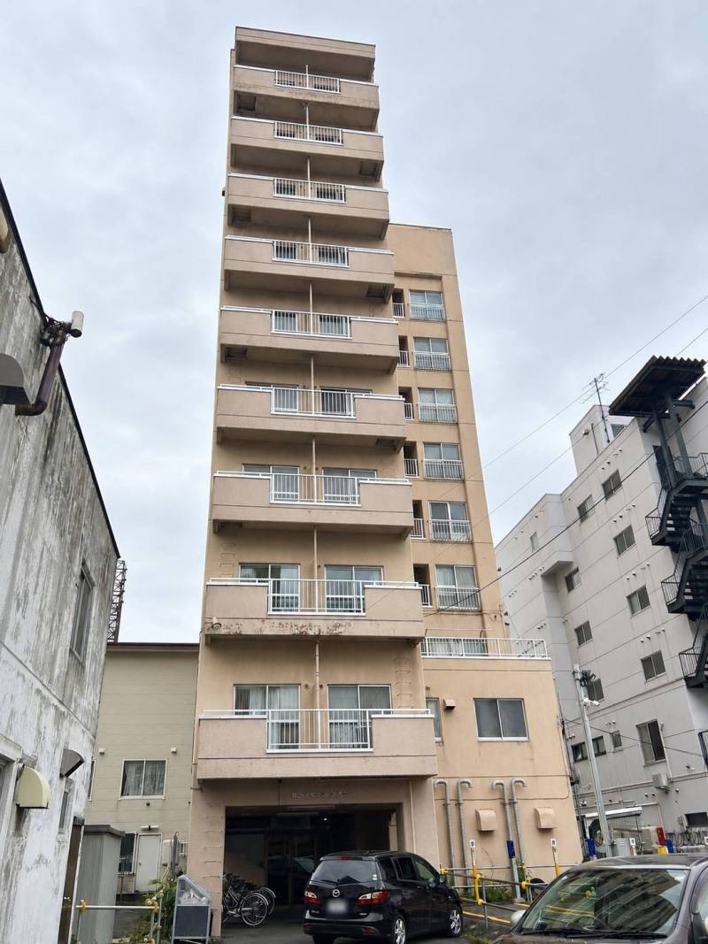 旭川中心部の10階建てRCマンション