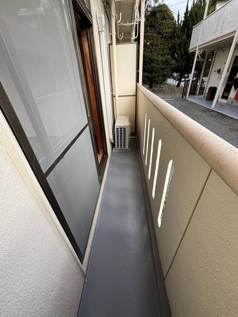 ベランダは清掃・ペンキ塗りたてです♪