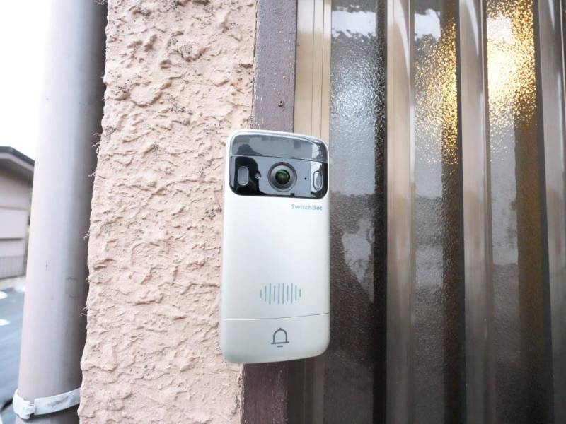 ドアホン部分にスマホをかざすと開ける機能も設定で実現します。