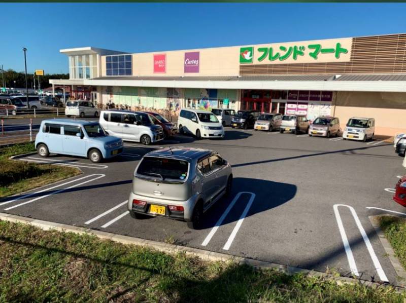 フレンドマートまで車で約4分