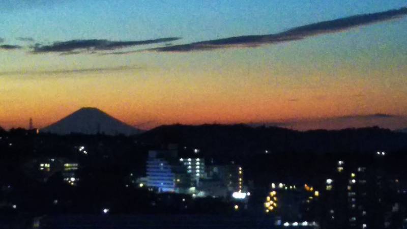 散歩道（歩いて２分）からの富士山夕景