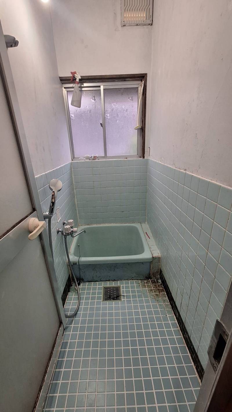 省スペースなお風呂で包まれ感が最高♪(入居前に清掃予定)