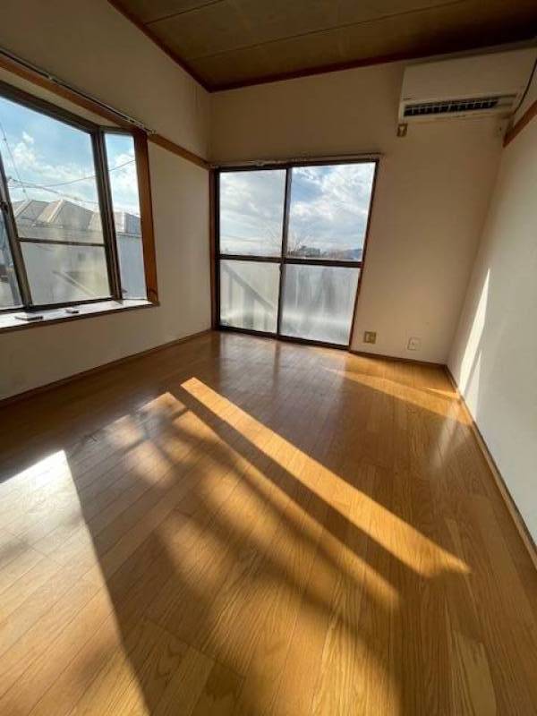 洋室6帖です。角部屋なので日当たり最高です。