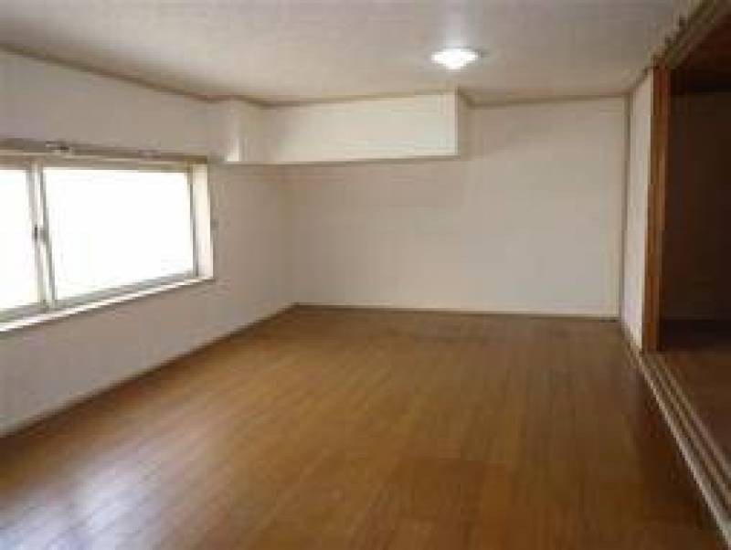 ロフトに窓と収納！