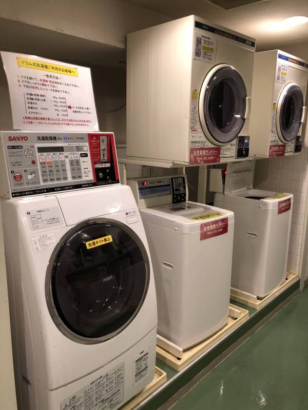 【各階ランドリー、専用ロッカー】ゴミ置場も各階、24時間OK