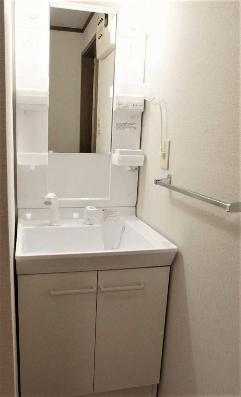 独立型のシャワー付き「洗面化粧台」